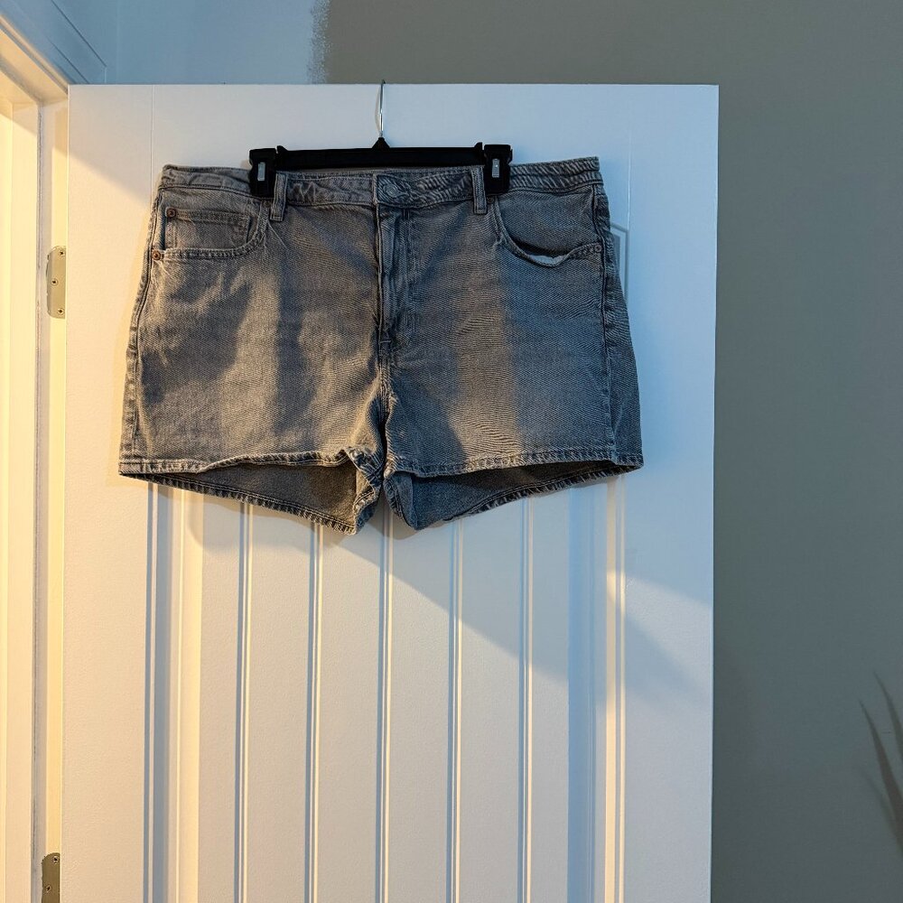 American Eagle Stretch Denim Perfect Shortie (Smoked Gray)